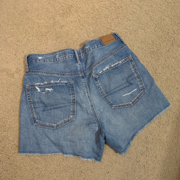 AMERICAN EAGLE DISTRESSED MOM SHORTS - Picture 2 of 8